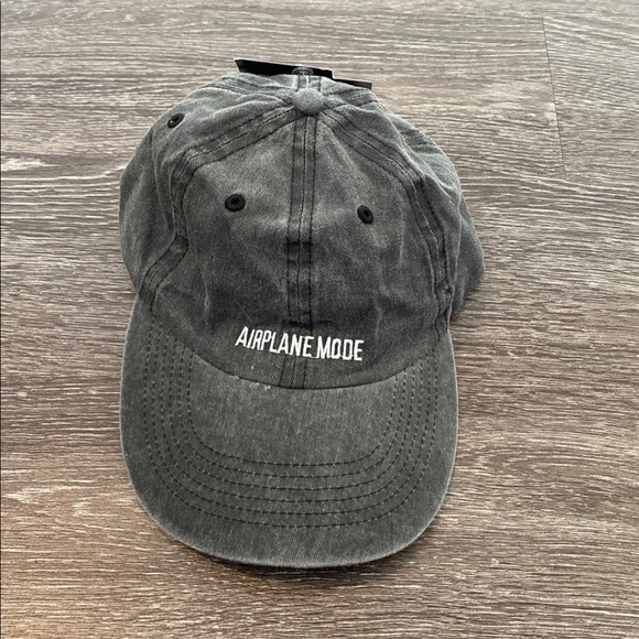 Accessories - Airplane mode hat